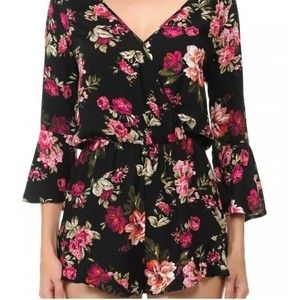 Ambiance Apparel Women’s Size M, Floral bell sleeve V neck open back Romper